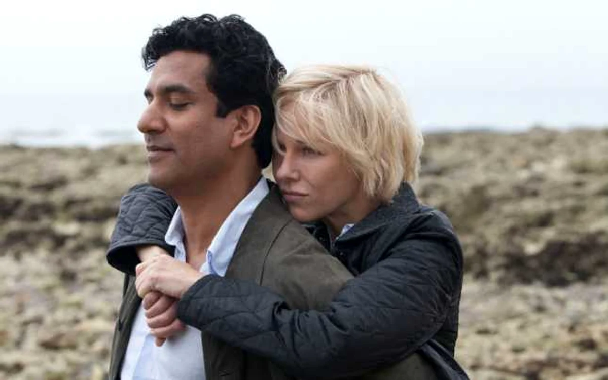 Naomi Watts şi Naveen Andrews, actorii care-i întruchipează pe cei doi îndrăgostiţi. FOTO outnow.ch