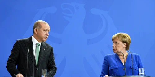 Angela Merkel si Recep Tayyip Erdogan FOTO EPA-EFE/CLEMENS BILAN