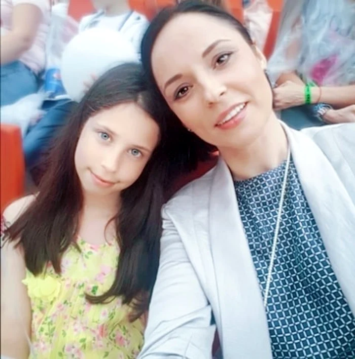 Violeta s-a făcut o  domnișoară  foarte frumoasă