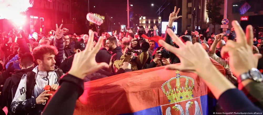 E avantajată România de alegerile din Serbia și Bulgaria?