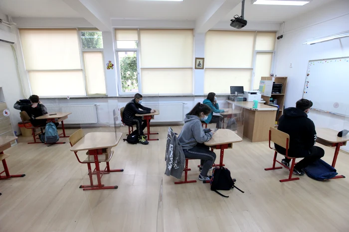 
    În prezent, nu s-a găsit o soluție pentru distanțarea copiilor în următorul an școlar. Majoritatea claselor au circa 30 de eleviFoto: Mediafax  