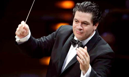 Cristian Macelaru foto Thomas Brill jpg