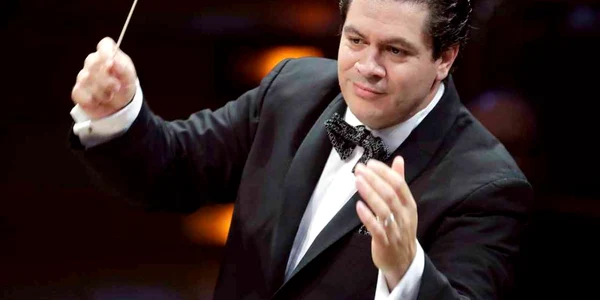 Cristian Macelaru foto Thomas Brill jpg