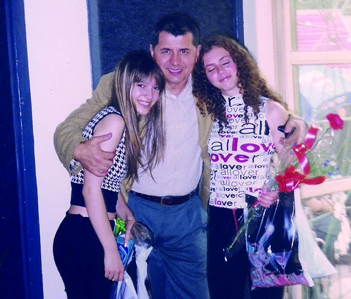 
    Adela și Elena  au rămas prietene  