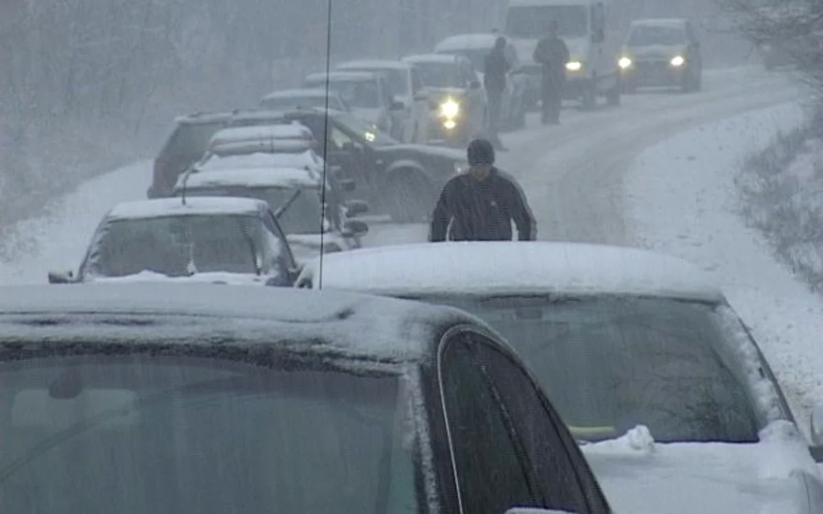 
    În judeţul Gorj, iarna a revenit în forţă, iar marţi dimineaţă, drumarii au decis să închidă o porţiune din Transalpina din cauza viscolului  