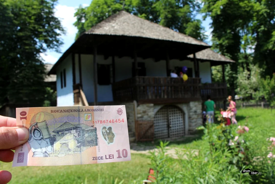 
    Casa care apare pe bancnota de 10 lei se află la Muzeul Astra, din SibiuFoto: drumliber.ro  