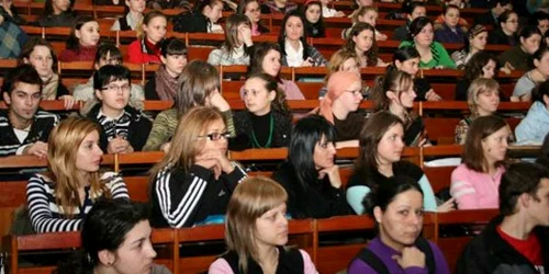 foto arhivă: Studenţii vor şti în ce categorie este Universitatea la care s-au înscris 