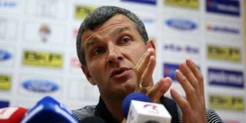 Neluţu Sabău caută soluţii pentru ţinerea jucătorilor "în priză"