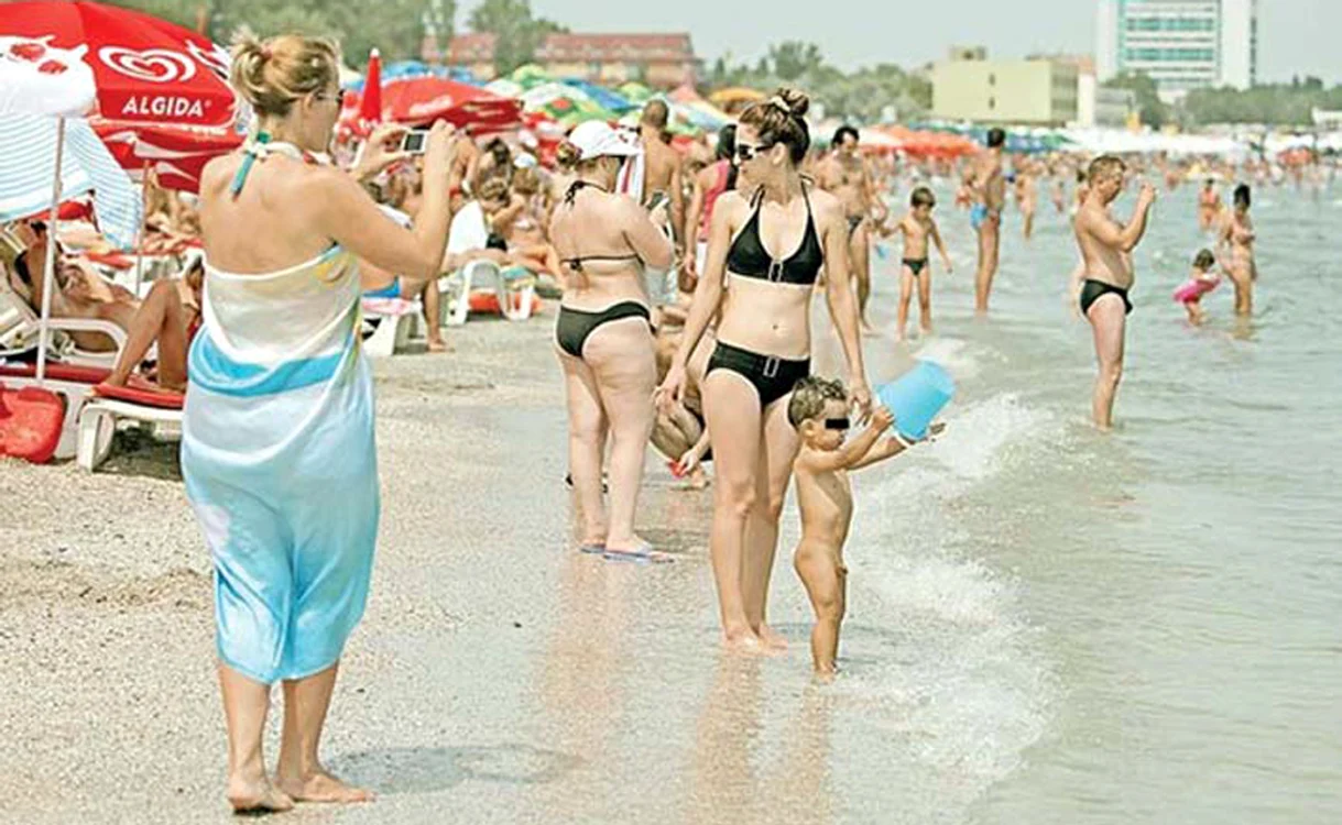 
    Pe Litoralul românesc,  preţurile pleacă de la 280 euro de persoană pentru trei cazări cu mic dejun la hotel de 4* în Mamaia  