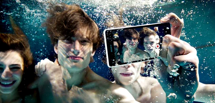 Sony Xperia ZR va putea filma sub apă