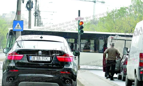 Ţociu are simţul umorului  şi în trafic, nu doar la tv   Aşa c a luat o, ilegal,  pe “scurtătură” jpeg