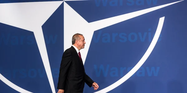 erdogan summit nato varsovia 2016 foto shutterstock