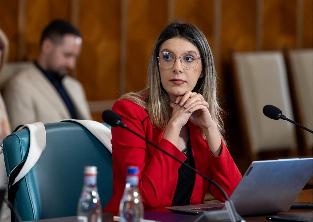 Ministra Mediului, Diana Buzoianu, anunță reorganizarea regiei FOTO: Facebook
