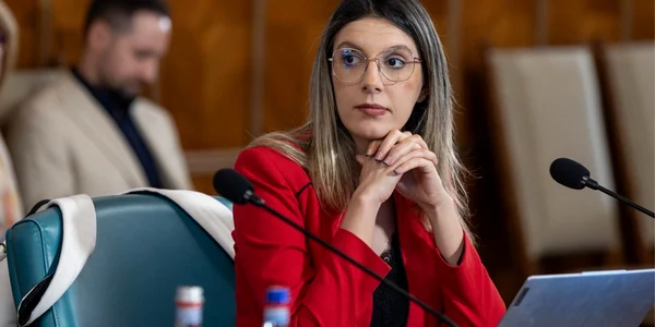 diana buzoianu foto facebook png