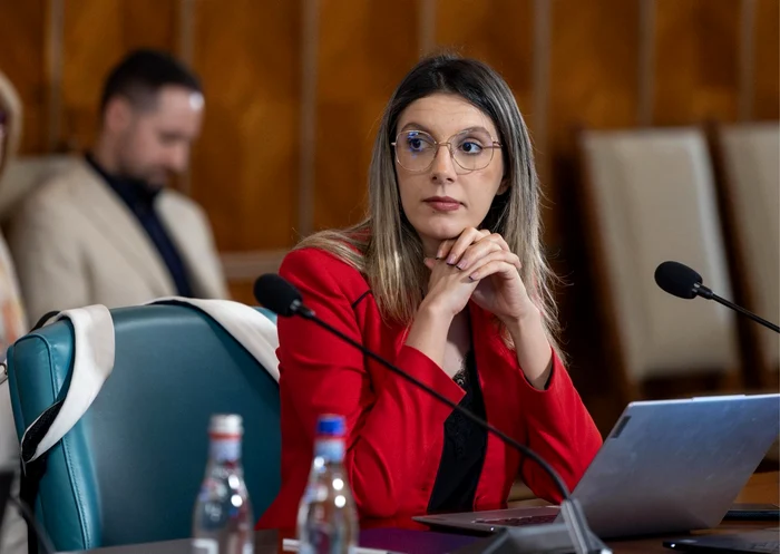 Ministra Mediului, Diana Buzoianu, anunță reorganizarea regiei FOTO: Facebook