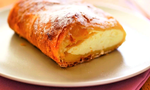 strudel cu branza Fotolia 5213924 Subscription L jpeg