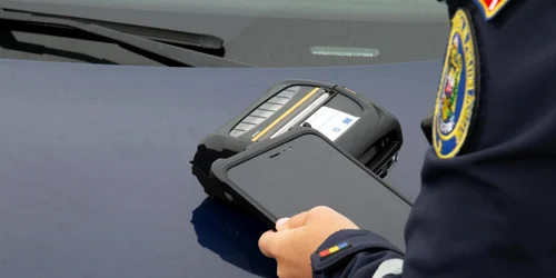 Amenda rutieră cu tableta la Sibiu Foto Dan Claudiu Buzdugan