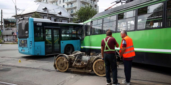 INSTANT ACCIDENT STB TRAMVAI AUTOBUZ 06 INQUAM Photos Cosmin Enache jpg