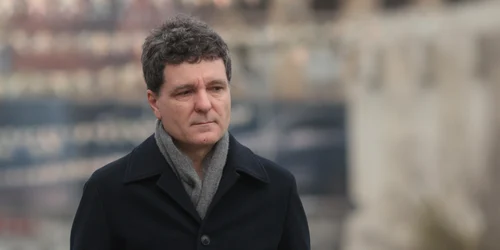 Nicușor Dan la troița de la Piața Universității în memoria victimelor Revoluției Române  jpg FOTO INQUAM/ George Călin