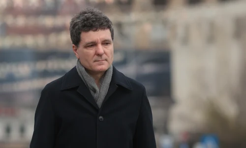 Nicușor Dan la troița de la Piața Universității în memoria victimelor Revoluției Române  jpg FOTO INQUAM/ George Călin