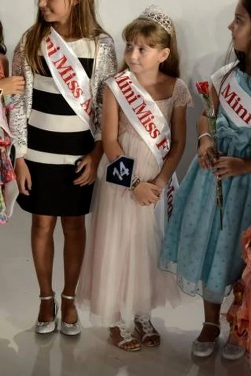 Fetiţa Monicăi Gabor, pe podiumul de modă