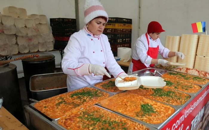 Fasolea cu ciolan, un preparat pe care românii îl savurează mai ales toamna-iarna. FOTO Florin Şuler