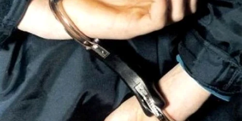 Hoața a fost încătușată și dusă la poliție