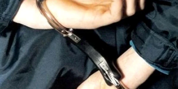 Hoața a fost încătușată și dusă la poliție