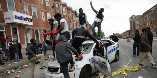 Haos în Baltimore din cauza luptelor dintre tineri negri şi poliţie Guliver/Getty Images