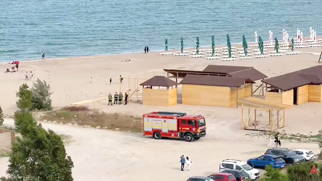 Autoritățile  au evacuat vineri turiștii aflați pe plaje