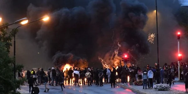 Violenţe la Malmo în Suedia după arderea unui Coran FOTO EPA-EFE