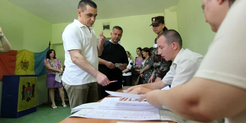 Astăzi moldovenii votează primarul și consilierii