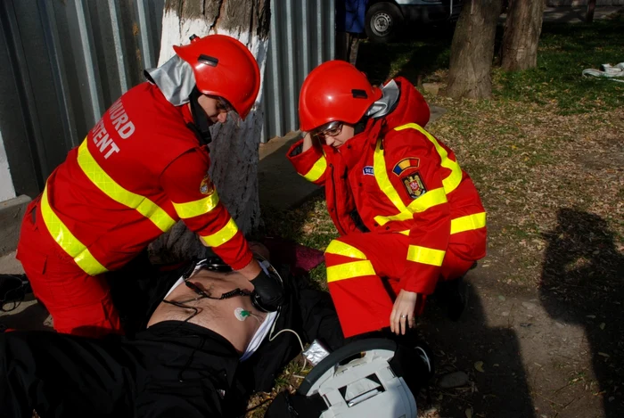 Bărbatul nu a răspuns manevrelor de resuscitare. FOTOArhivă.