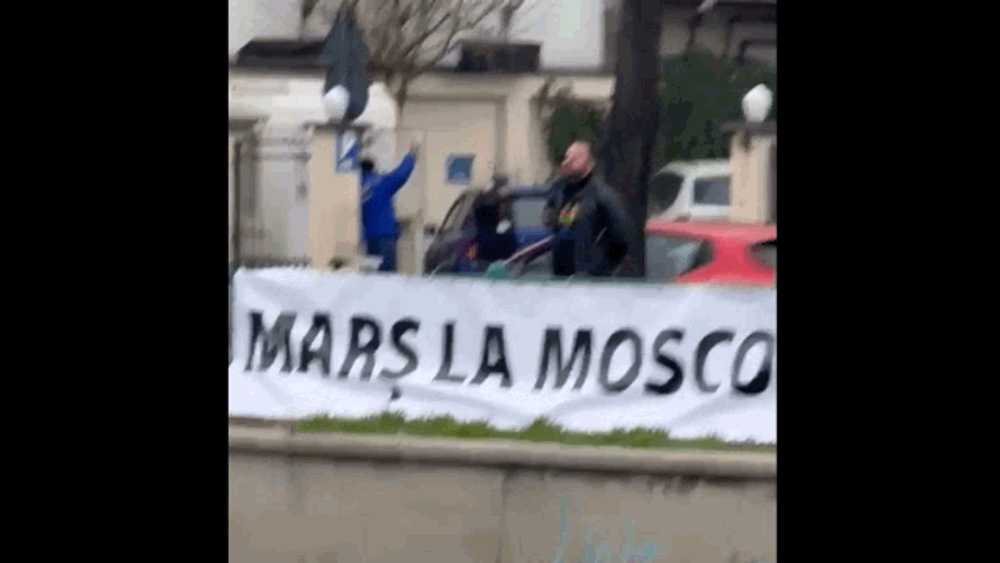Haos în fața Curții de Apel București: bărbatul care a strigat „Marș la Moscova” către Călin Georgescu, huiduit de susținători