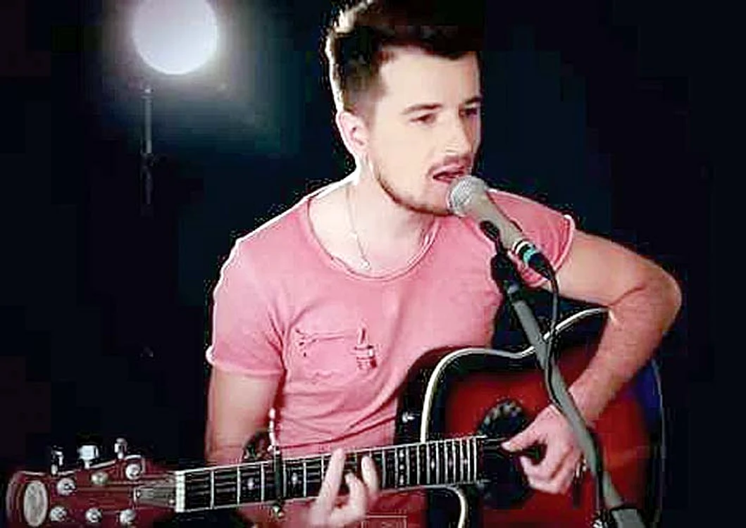 Radu Sîrbu a lăsat melodia “Eşti prea perfectă” pe mâna Ioanei