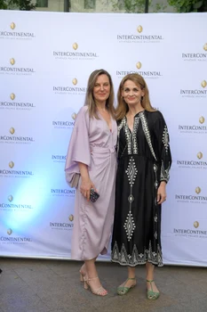 redactorul șef al revistei OK Florentina Iana și actrița Elvira Deatcu