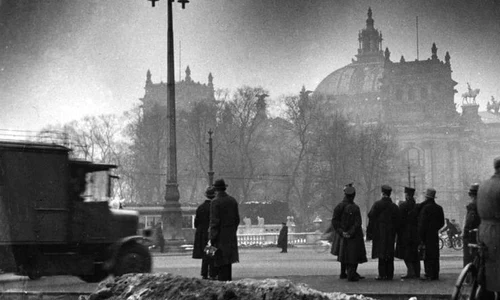 Calendar 27 februarie: 1933   Clădirea Reichstag ului din Berlin a fost incendiată, moment cheie în preluarea puterii de către naziști în Germania jpeg