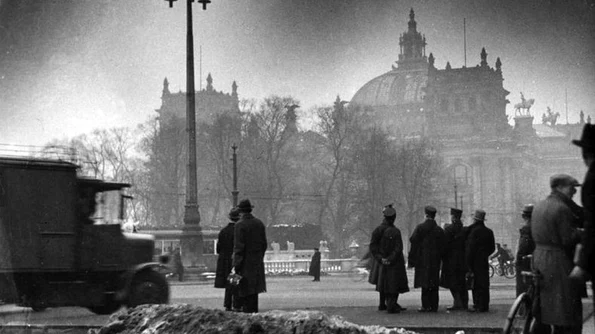 Calendar 27 februarie: 1933   Clădirea Reichstag ului din Berlin a fost incendiată, moment cheie în preluarea puterii de către naziști în Germania jpeg