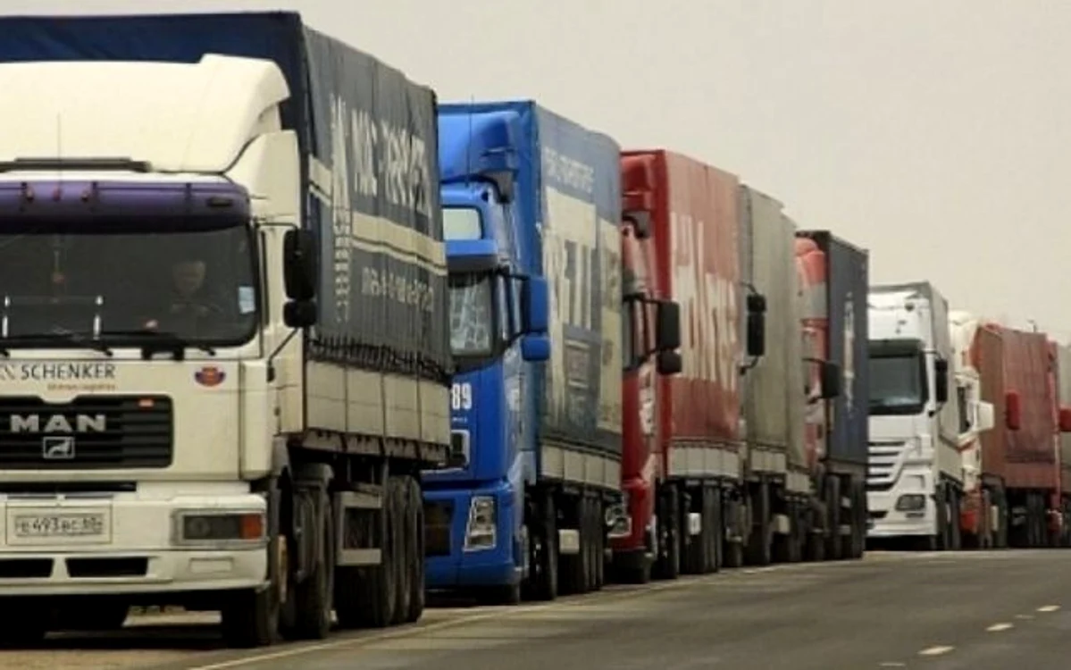 
    TIR-urile sunt blocate de vineri   