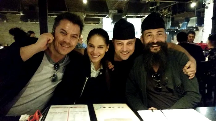 Dan Badea, alături de prietenii săi, soții Răzvan și Irina Fodor și celebrul fotograf român Edward Aninarul, cel care a făcut carieră la Hollywood