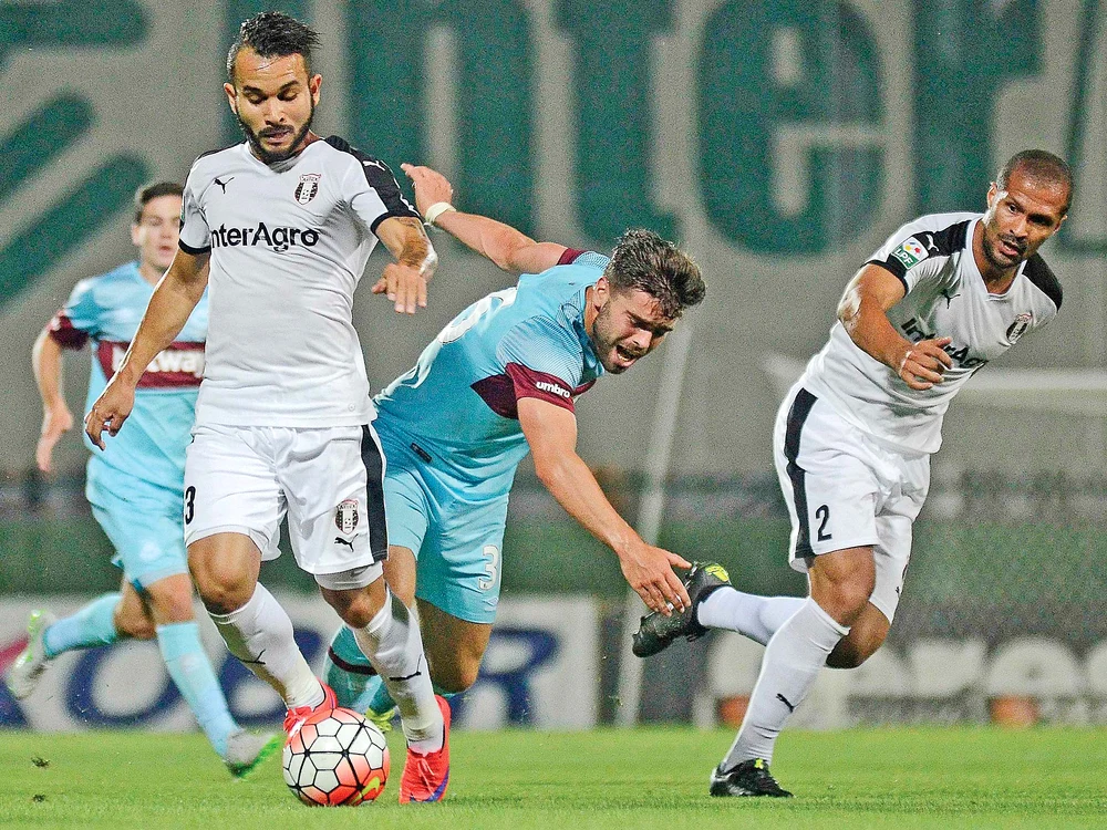 
    Astra a tercut de West Ham, dar fanii nu sunt interesaţi. N-au fost nici când s-a câştigat campionatul, astfel că nu e o surprizăFoto Click!  