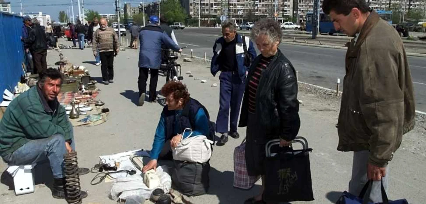 Şomajul în Serbia este de aproximativ 20% FOTO Vânzători ambulanţi la Belgrad/ AP/ imagine cu rol ilustrativ