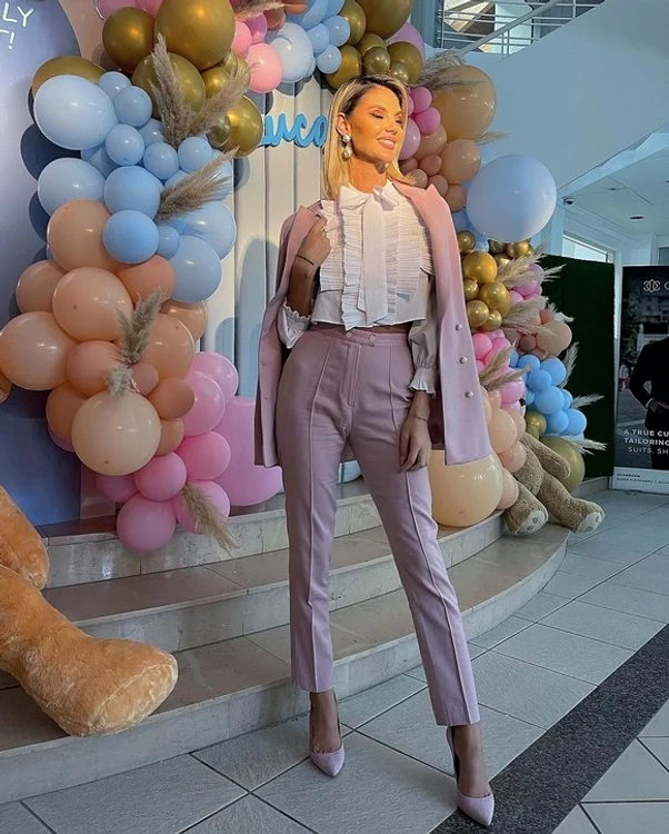 Gabriela Prisăcariu și Dani Oțil și-au botezat băiețelulfoto: Instagram