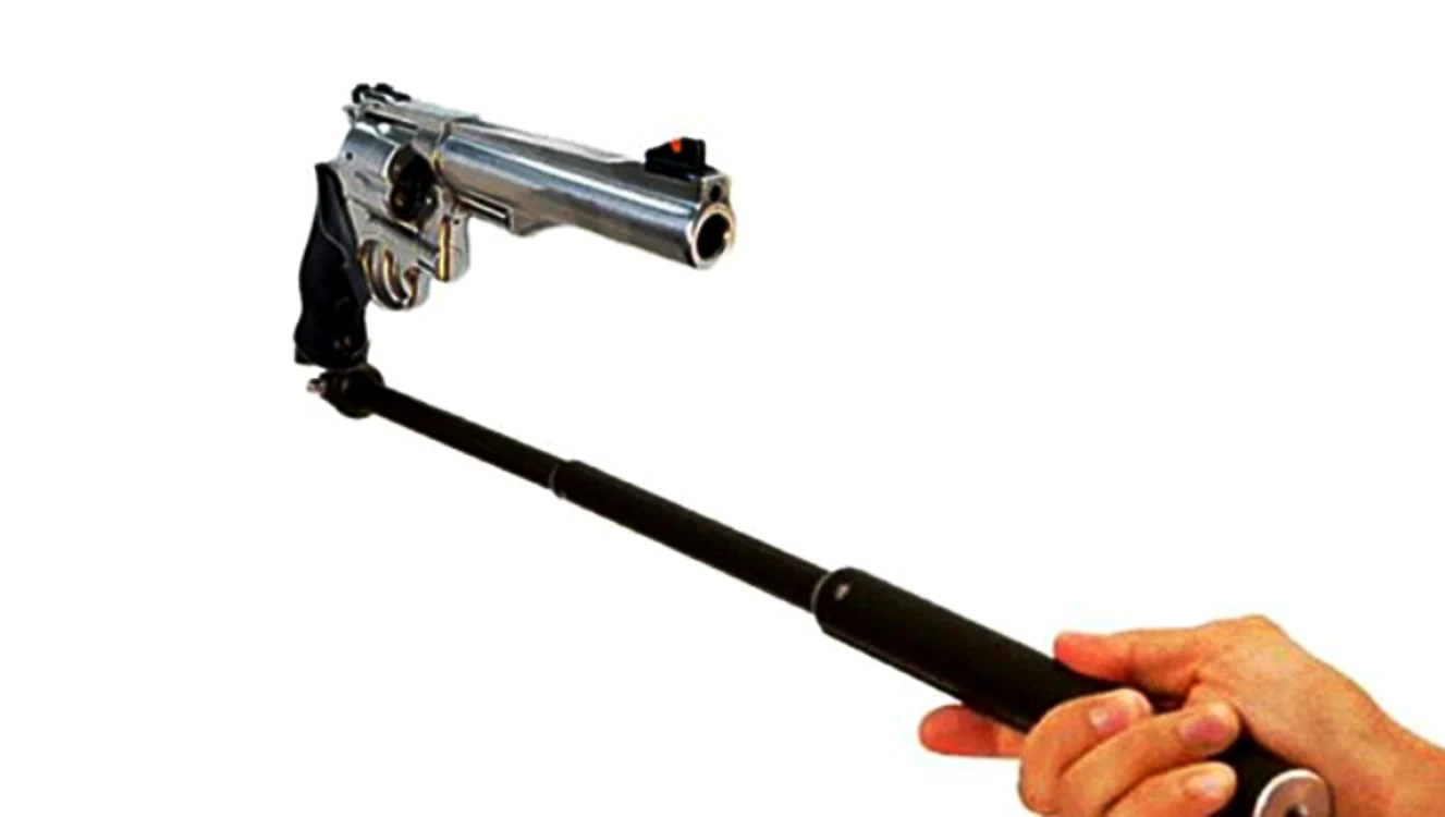 
    Multe persoane au murit când încercau să își facă poze cu selfie stick-ul  