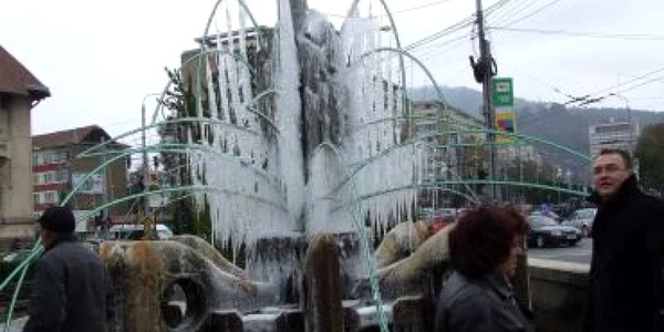 Neamţ: Arteziană îngheţată de ger