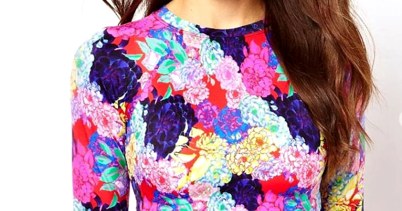 Noua „generaţie” de costume de baie devenită foarte populară „peste noapte” este disponibilă într-o gamă largă, care include atât costume de baie cu un aer de eleganţă, cât şi costume de baie cu imprimeuri colorate şi energice. FOTO Daily Mail