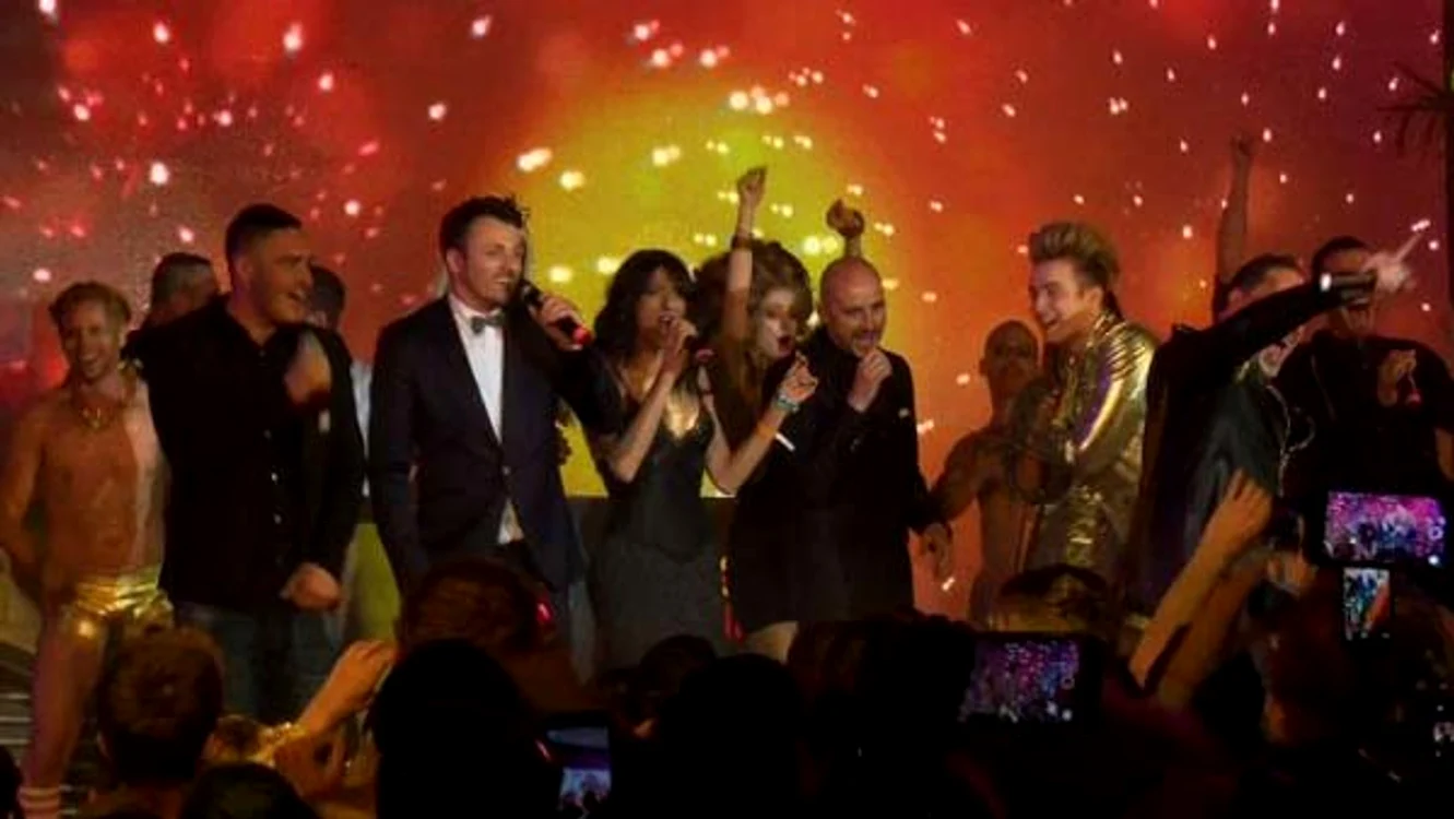 Eurovision 2015: Artiştii au interpretat piesa „Waterloo“, a trupei ABBA, la „Life Ball“ din Viena FOTO: TVR