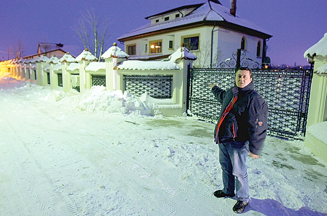 Doar în faţa porţii sale din  Baloteşti era deszăpezit