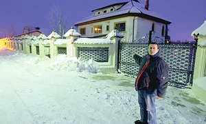 Doar în faţa porţii sale din  Baloteşti era deszăpezit jpeg