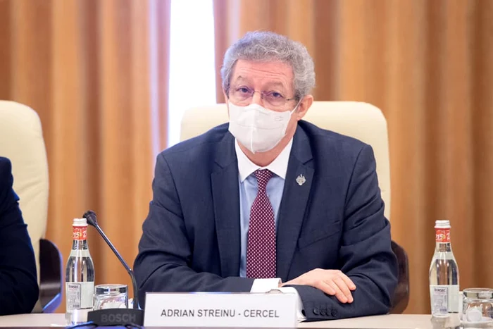 Profesorul Adrian Streinu-Cercel i-a criticat pe româniFoto: Facebook